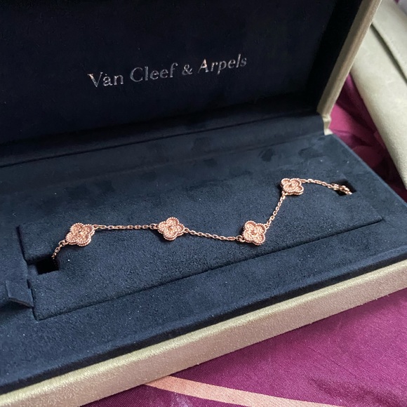 ($3800) Van Cleef & Arpels Sweet Alhambra Bracelet Rose Gold - Picture 4 of 8